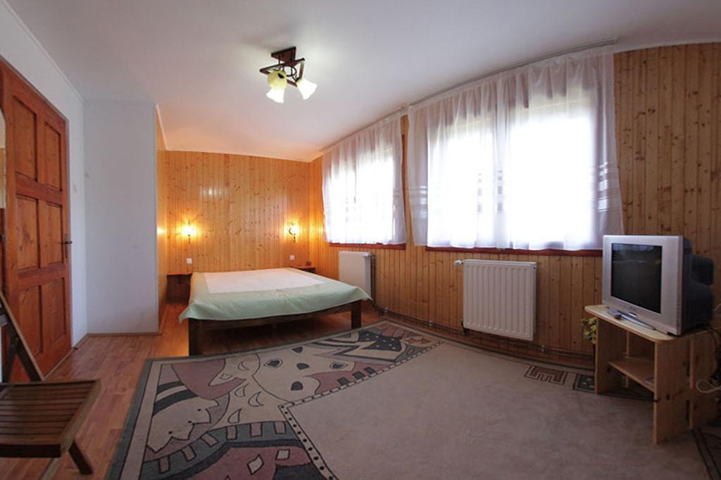 Pensiunea Flori De Camp Vatra Dornei Room photo